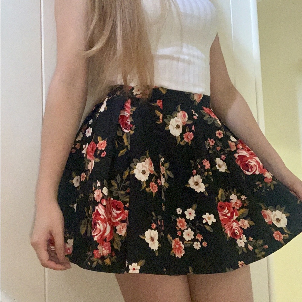 ⭐️ Forever 21 Floral Skirt ⭐️